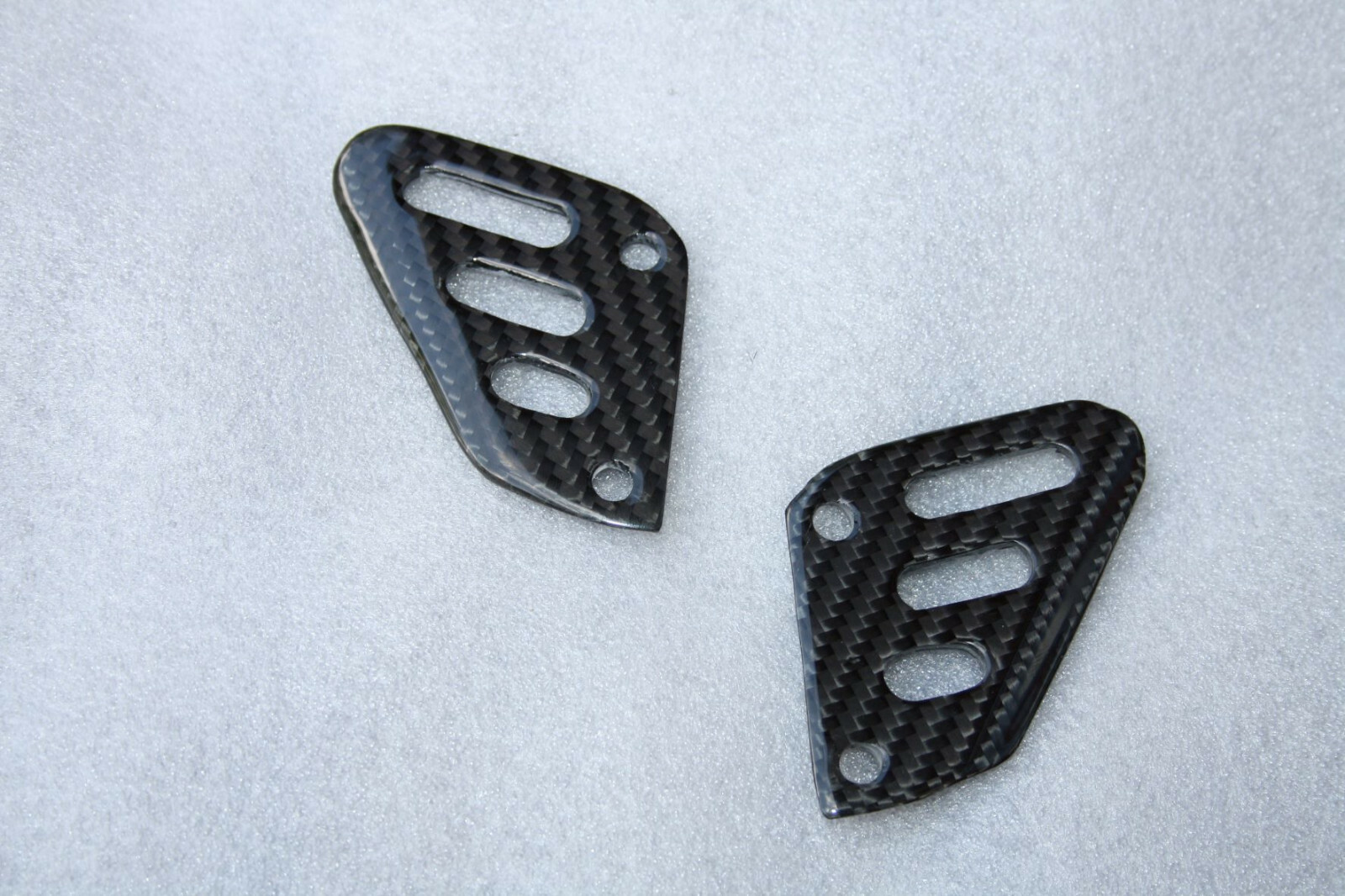 Platines arrière Aprilia RSV4 Tuono V4 carbone anti-vibration pour châssis 2021-2024