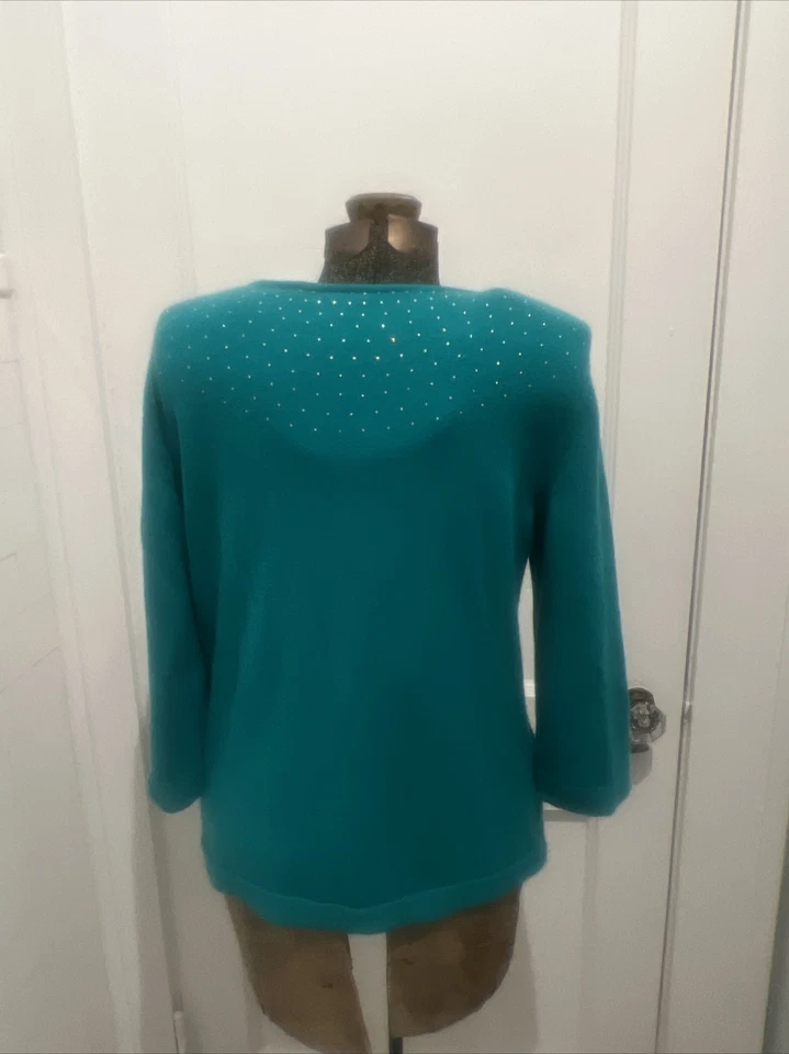 Suéter Investments Verde Estrás Cachemira Abotonada Para Mujer - Talla Grande Foto 4 de 4