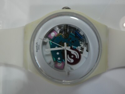 Eine Swatch Uhr ''WHITE LACQUERED'' SUOW100 von 2012 sehr guter Zustand, neue Batterie