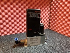 BROOKS 5850i Mass Flow Controller 100 SCCM Gas CO2 5850IA2CE3M2BEA