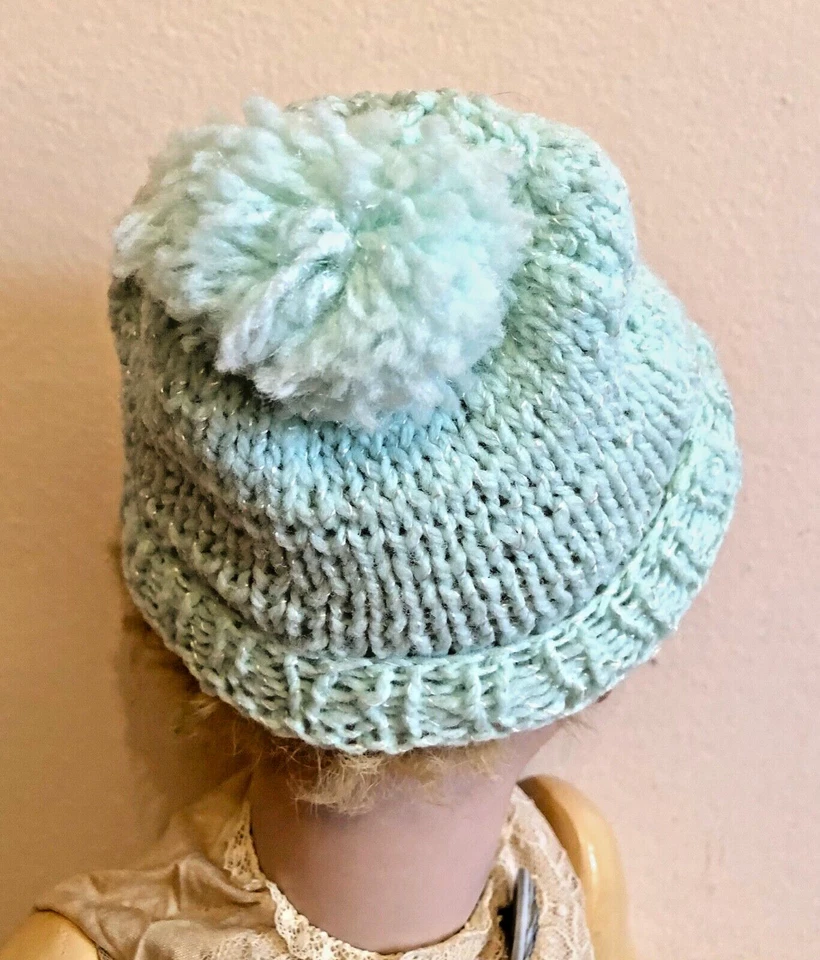 Gorra de bebé tejida a mano verde menta con tapa de pompón ¡encantadora y cálida sin muñeca! Foto 4 de 4