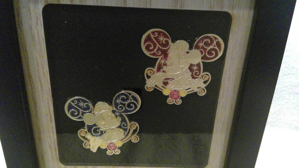 2011 米奇和米妮彩色玻璃耳针套装,香港迪士尼乐园,带框 — 第 2/4 张图片