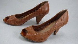 dune tan heels