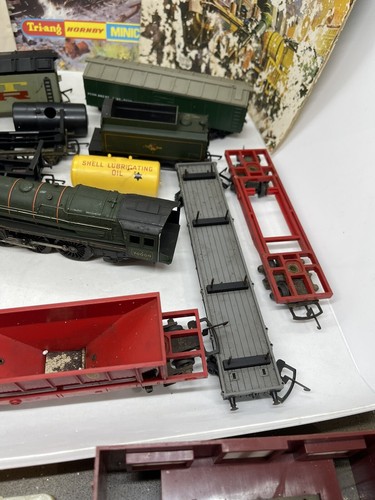 Vintage Triang Railways Hornby R 259 Britain Carriages Tracks Trains Bulk Books - Picture 4 of 22