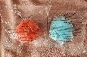 2 Mary Kay Netted Body Sponges - New in Package