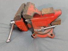 Vintage Unbranded 3 1/2'' Jaw, Swivel Base Anvil Bench Vise, Made In China