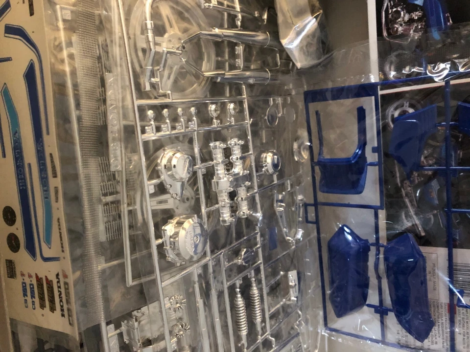 HONDA CB 750 F 1/8 KIT MINICRAFT ACCADEMY - Immagine 4 di 4