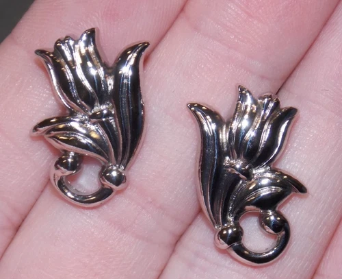 Vintage Tulip? Flower  Polished Silvertone Stud Earrings Costume Jewelry Unsign