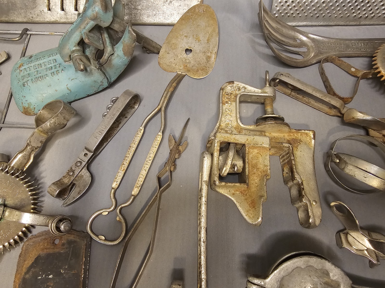 Posten (30) Küchenutensilien Werkzeuge Gadgets Antik Vintage Primitiv 3/3 LOTS – Bild 5