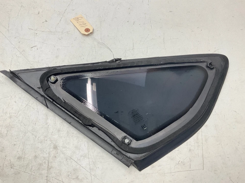 Ventilación puerta trasera derecha R/R vidrio pequeño Ford Focus 2014 Foto 2 de 4