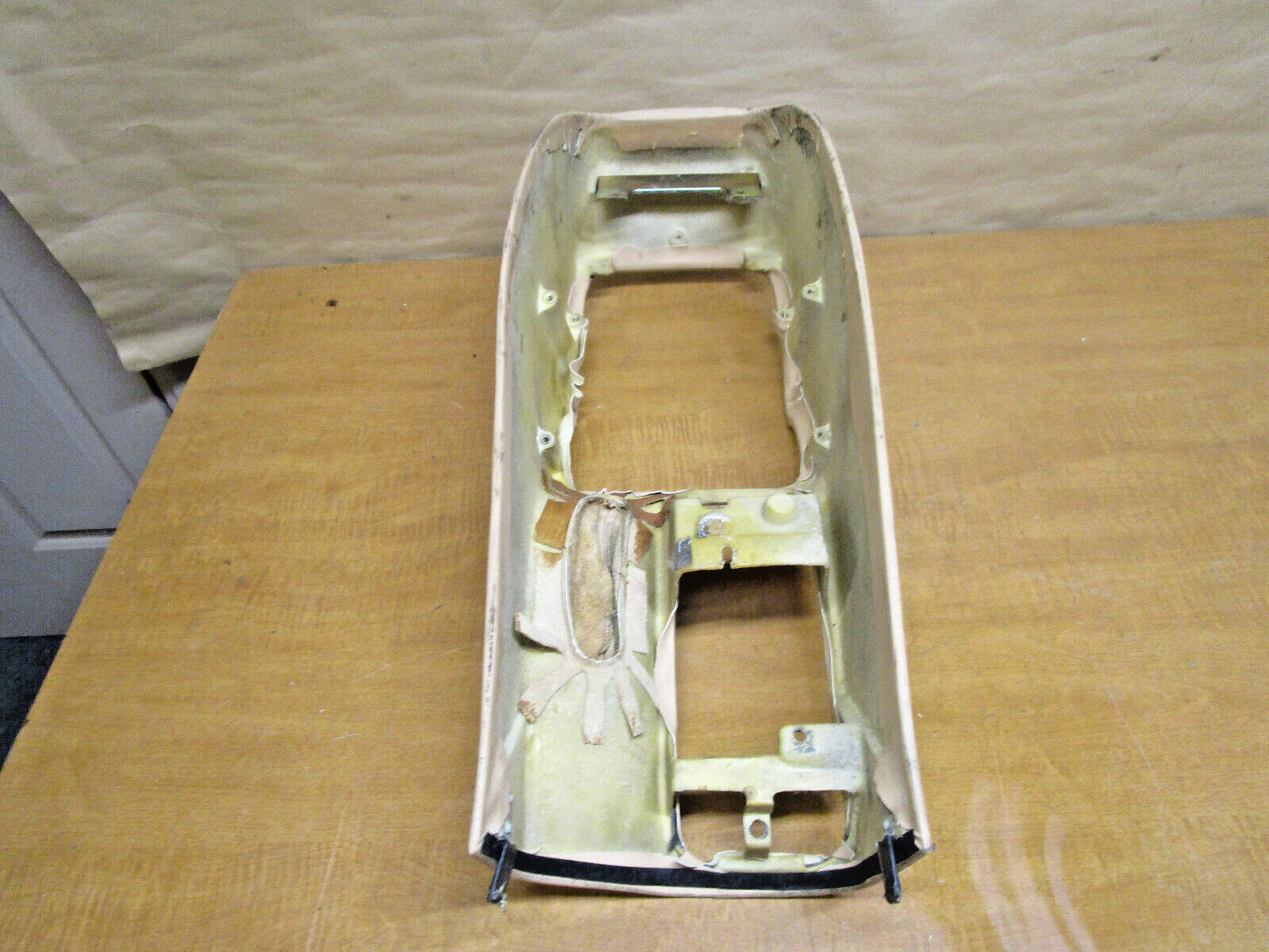 Maserati 4200 Spyder - Center Console / Tunnel Cover /Beige - P/N 67248401