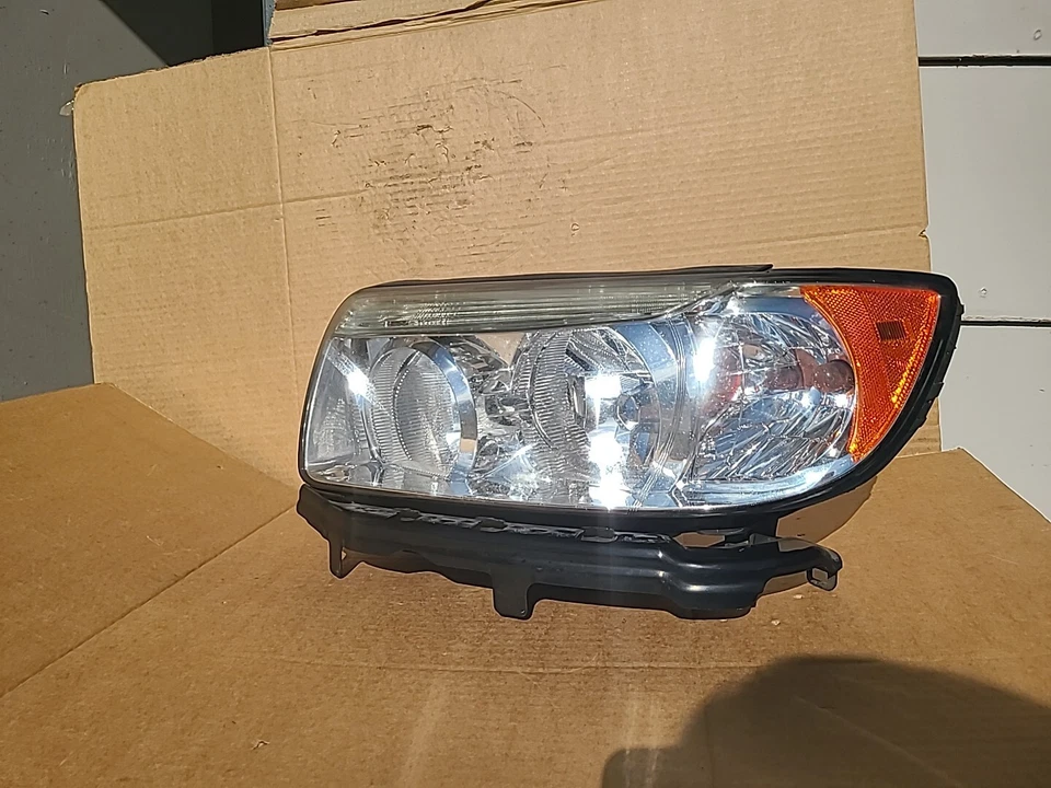 Luz de cabeza izquierda del conductor Subaru Forester 2006-2008 usada🤙 Foto 3 de 4