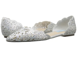 betsey johnson white flats