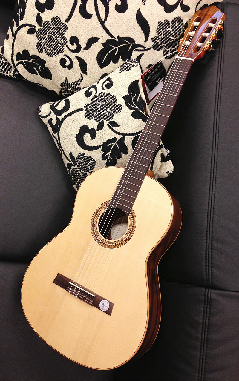 Классическая концертная гитара HÖFNER HF17 4/4