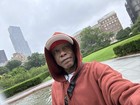Color Snapshot Photo Digital Original Documentary Man Fountain Park Cityscape — photo 2
