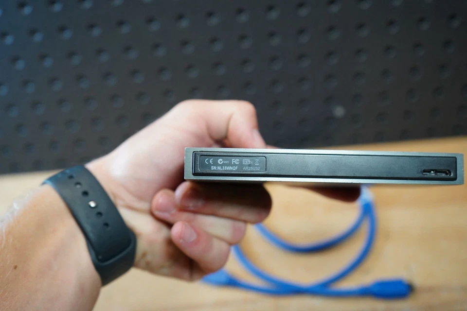 (H) LaCie Porsche Design 1TB AR25U32 External Hard Drive USB 3.0 Portable - Image 4 of 4