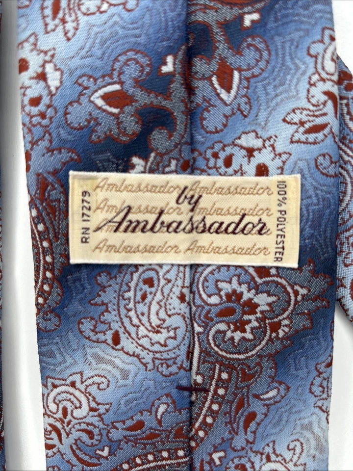 Ambassador 男式复古佩斯利领带,勃艮第蓝色和白色 Ombré 条纹 — 第 4/4 张图片