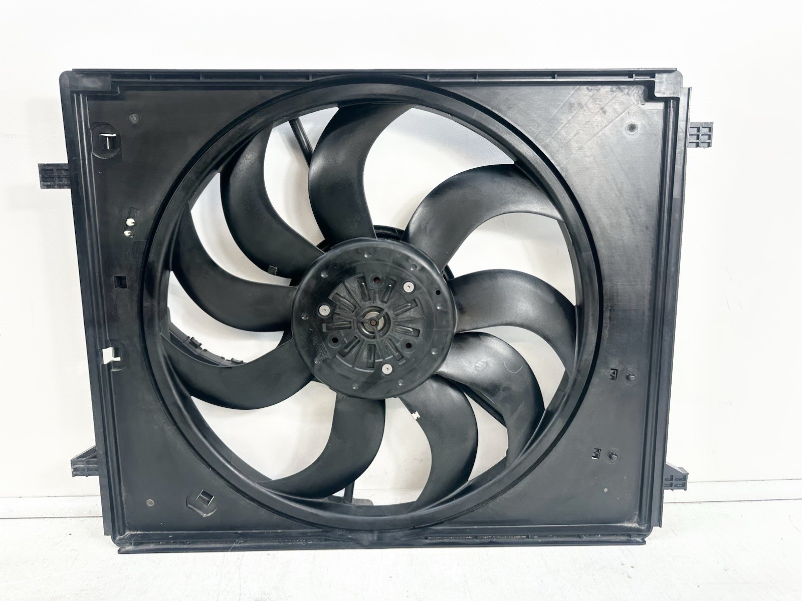 14-22 Maserati Ghibli SQ4 Engine Radiator Cooling Fan Motor Assembly Oem