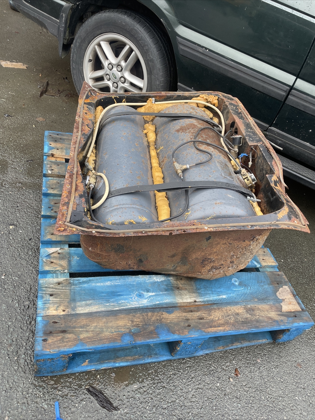 Range rover P38 Wheel Well Gas Lpg Tanks Big and Awesome Thing. | eBay UK