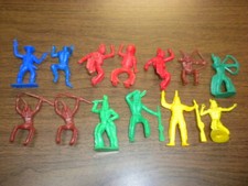 13 COWBOYS  INDIANS western playset figures vintage 1950's/1960's lot 2
