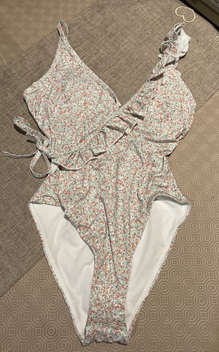 Pieces White Ditsy Floral Swimsuit size XS (UK 6) BNWT