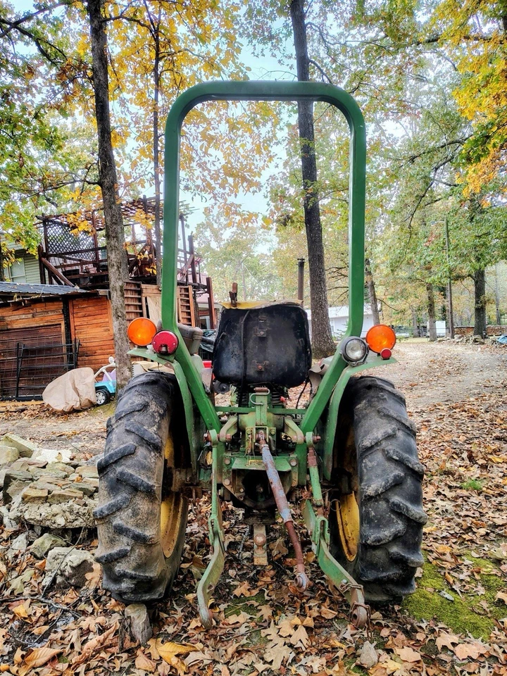 Tractor John Deere 750 con Bush Hog Foto 3 de 4
