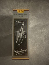 Vandoren V12 Tenor Sax Reed 2.5 Strength 5 Pack
