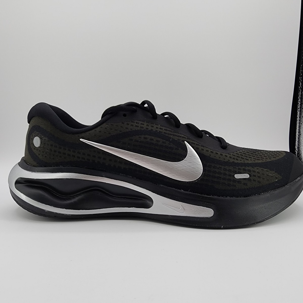 Nike Journey Run Shoes Mens Size 13 Black Metallic Silver 