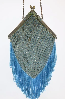 Antike Perlen Flapper Geldbörse mit Jugendstil Blumenrahmen & üppigen Fransen - Bild 1 von 4