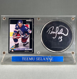 Teemu Selanne Signed Hockey Puck & '92 93 Rookie Card W/ Display Jets NHL