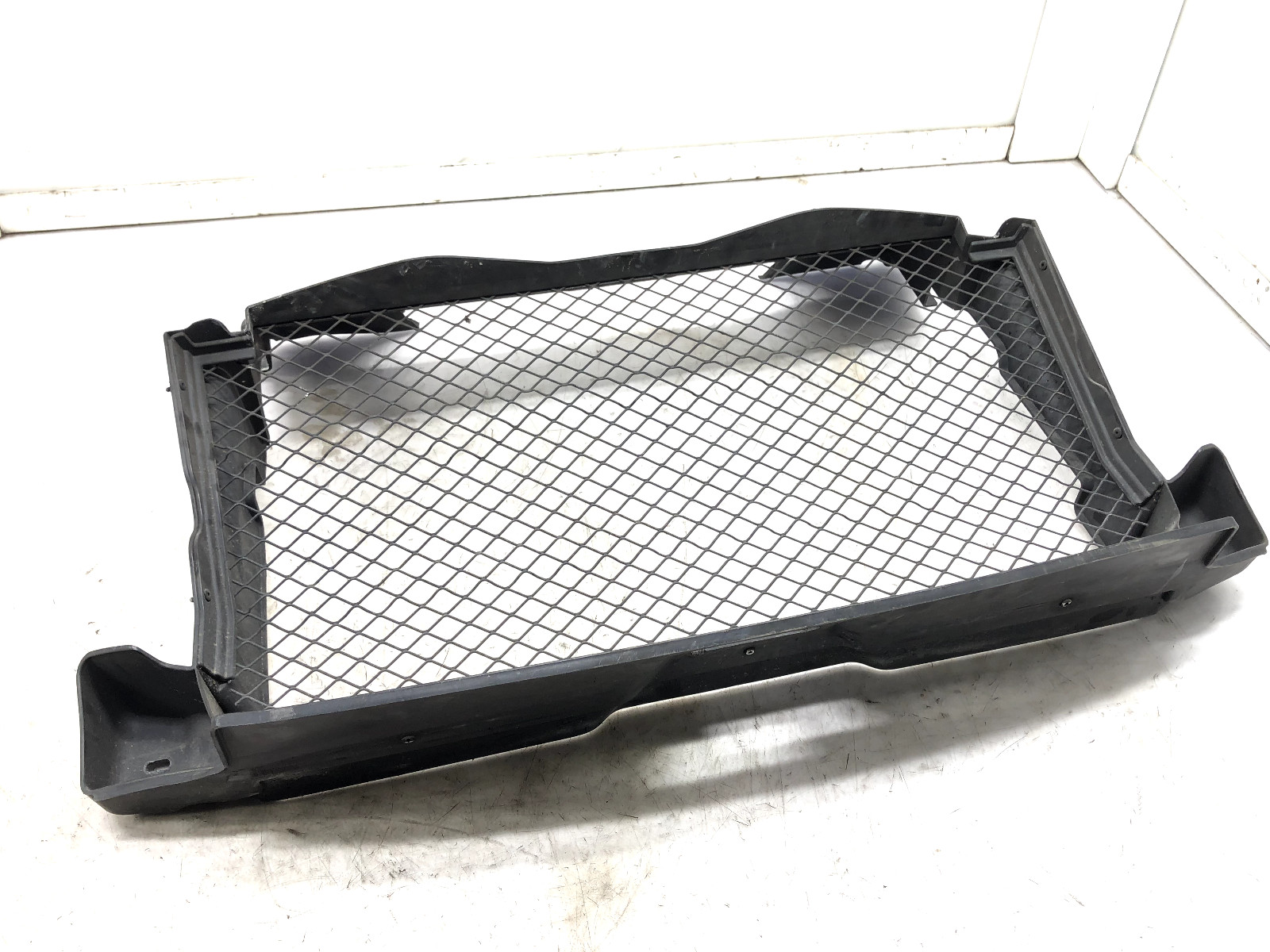 2014-2020 MASERATI QUATTROPORTE FRONT RADIATOR SUPPORT GRILLE AIR DUCT OEM.