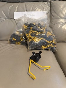 Retractable Plant Yoyo Hanger  70 count. New!