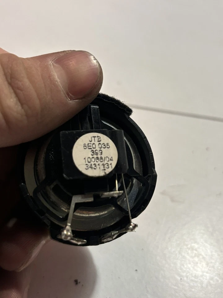Audi A4 B6 8E0 035 388 hiss tweeter horn loudspeaker - Photo 2/2