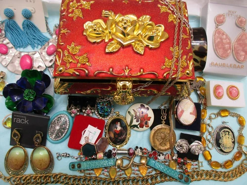 Vtg.to Now Jewelry lot Box Trifari 925 Monet Barse +40p Cameo brooch locket Ring
