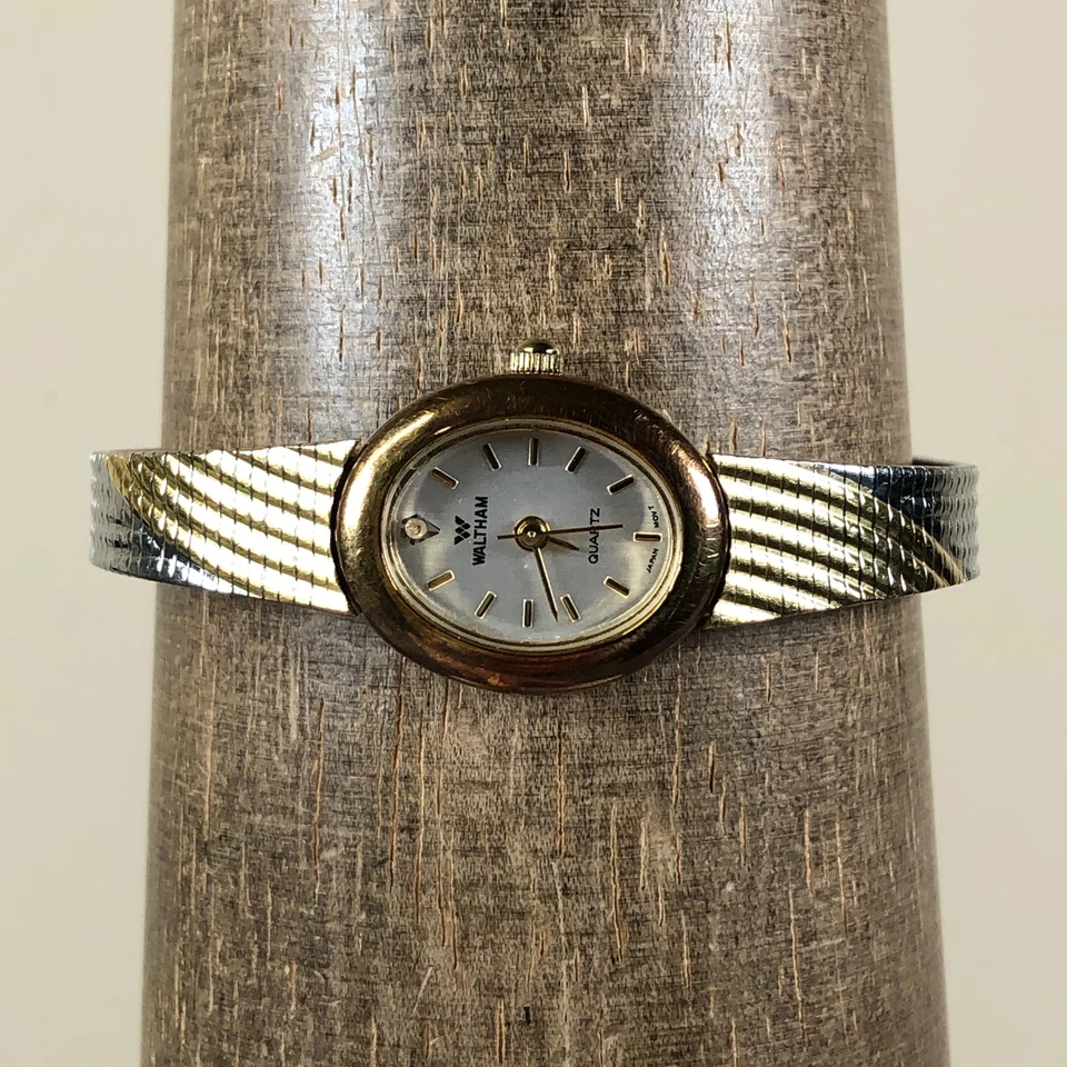 Antigo Relógio Feminino Waltham W009D Diamante Tom Dourado Oval Quartzo 18mm 6 3/4" - Imagem 2 de 4