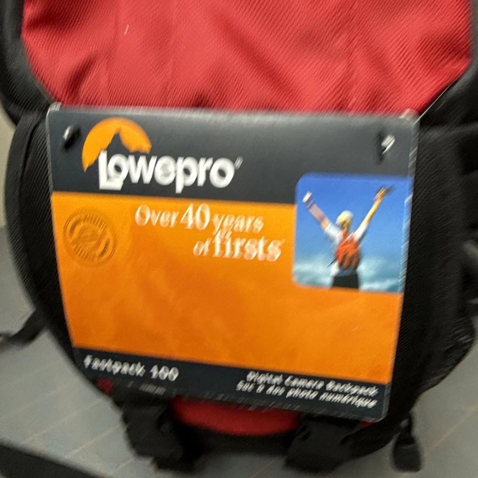 Lowepro Fastpack 100 Camera Backpack, New With Tags. - Image 2 of 4