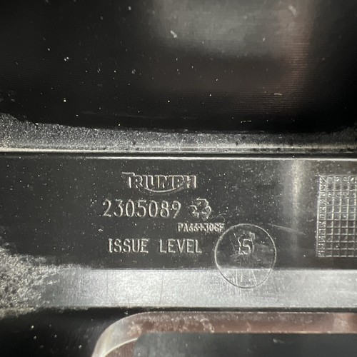Triumph Tiger Explorer 1200 2012-2015 Seat Bridge Moulding Pt.no T2304494 #K1 - Picture 13 of 14