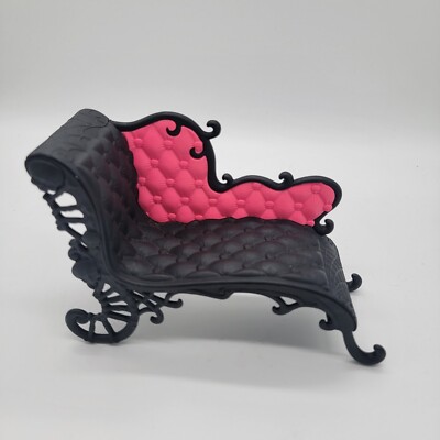 Monster High Dolls  Freaky Fusion/Catacombs  Chaise Lounge Pink Black Furniture
