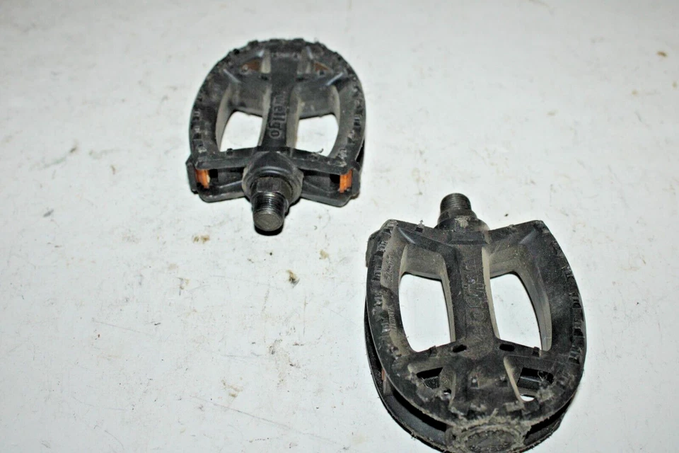 Wellgo LU-472 平轮自行车踏板 9/16 英寸黑色混合公路固定单件美国托运人 — 第 2/4 张图片