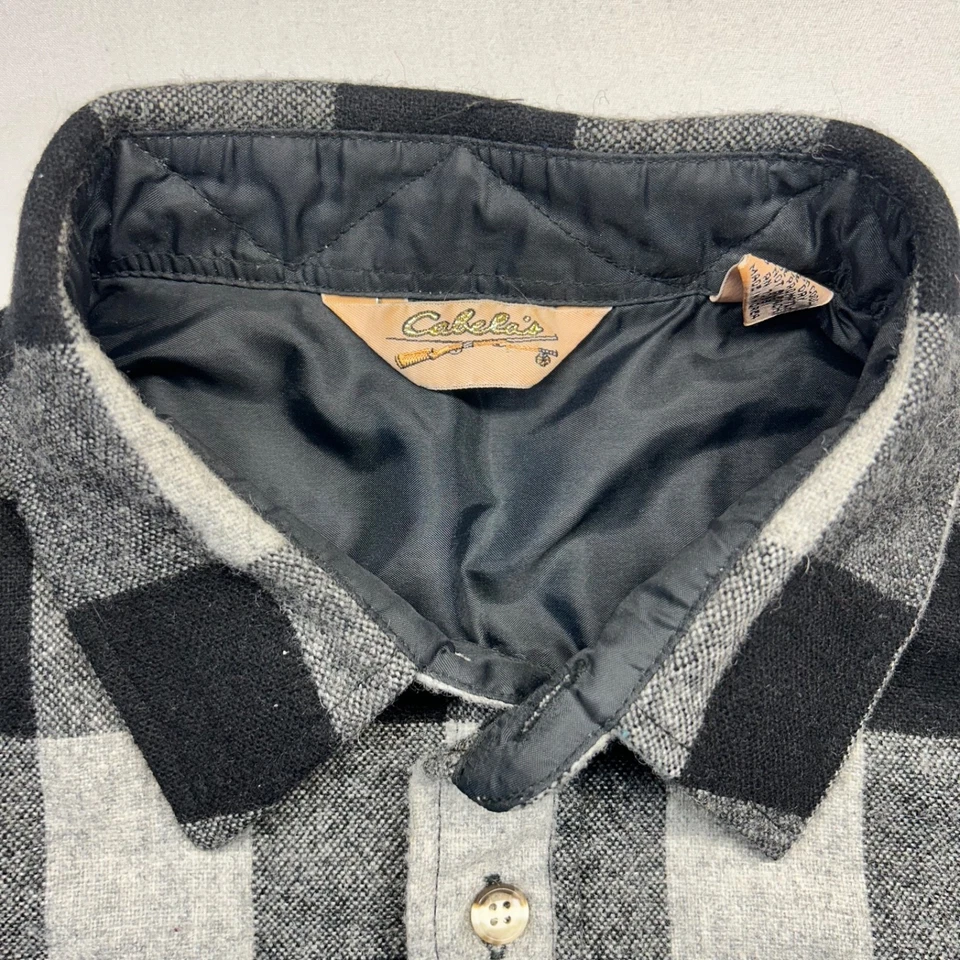 Cabelas Vintage Men's Long Sleeve Shirt XL Button Up Black Gray 85% Wool - Image 4 of 4