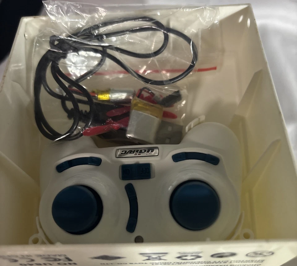 UDI R/C U840 Red And Blue Mini Drone With Remote - Image 4 of 4