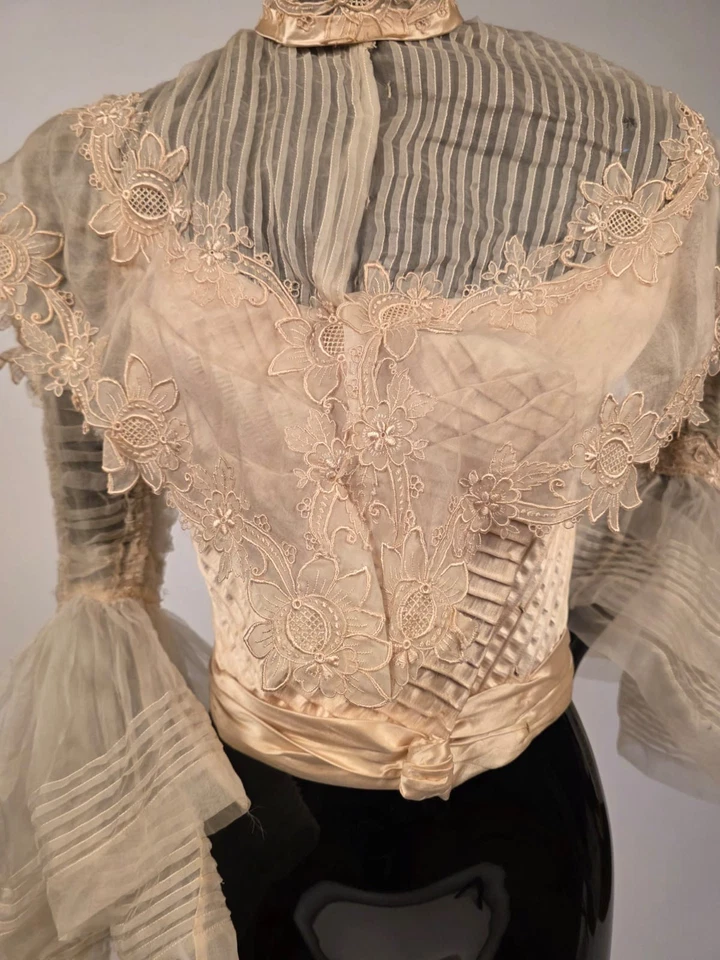 OPULENT VICTORIAN 1890 年代缎面 + SHEER 丝绸 ORGANZA 身体 带巨大铃铛 — 第 3/4 张图片