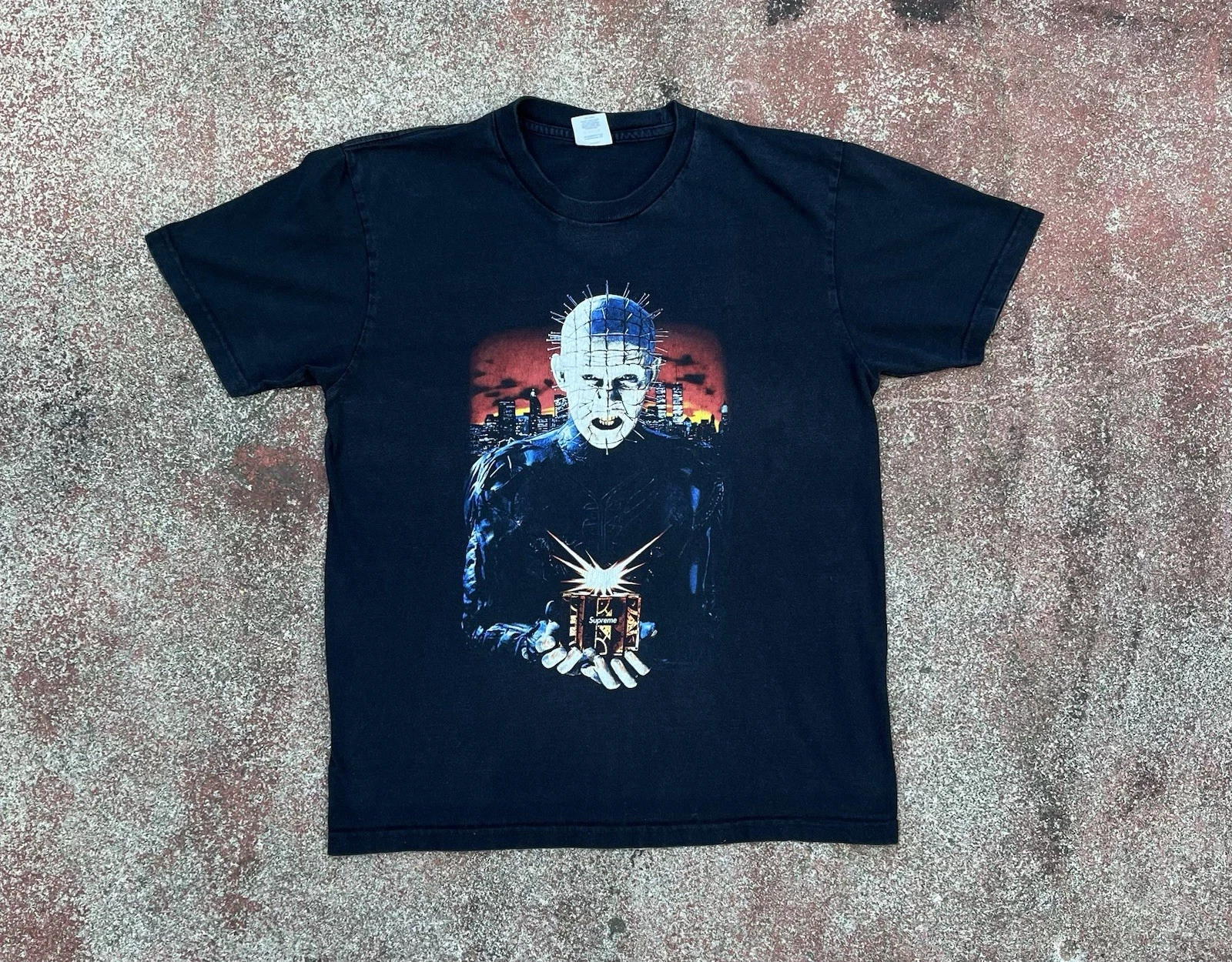 Tee shirt graphique moyen noir Supreme Hellraiser Hell on Earth 2018