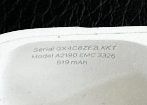 Apple AirPods Pro z bezprzewodowym etui ładującym - białe - czytaj - Zdjęcie 4 z 4