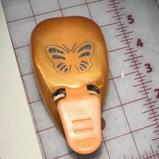 Herramienta para álbumes de recortes perforadora de papel mariposa EK Success de menos de 1" MPN mariposa
