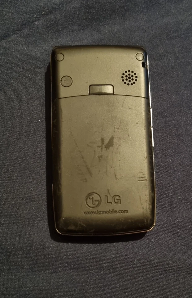 Cellulare LG KF300  Nero  - Immagine 3 di 4