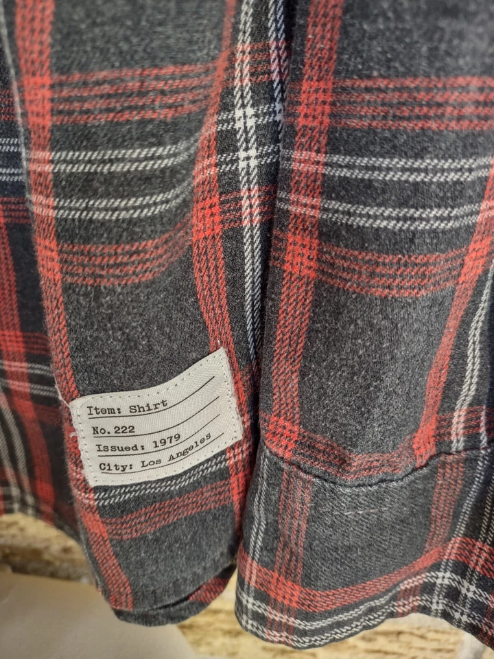 Camisa Adam Levine Lge Manga Larga Kmart Gris Rojo Blanco Franela Bolsillo Rayas Foto 3 de 4