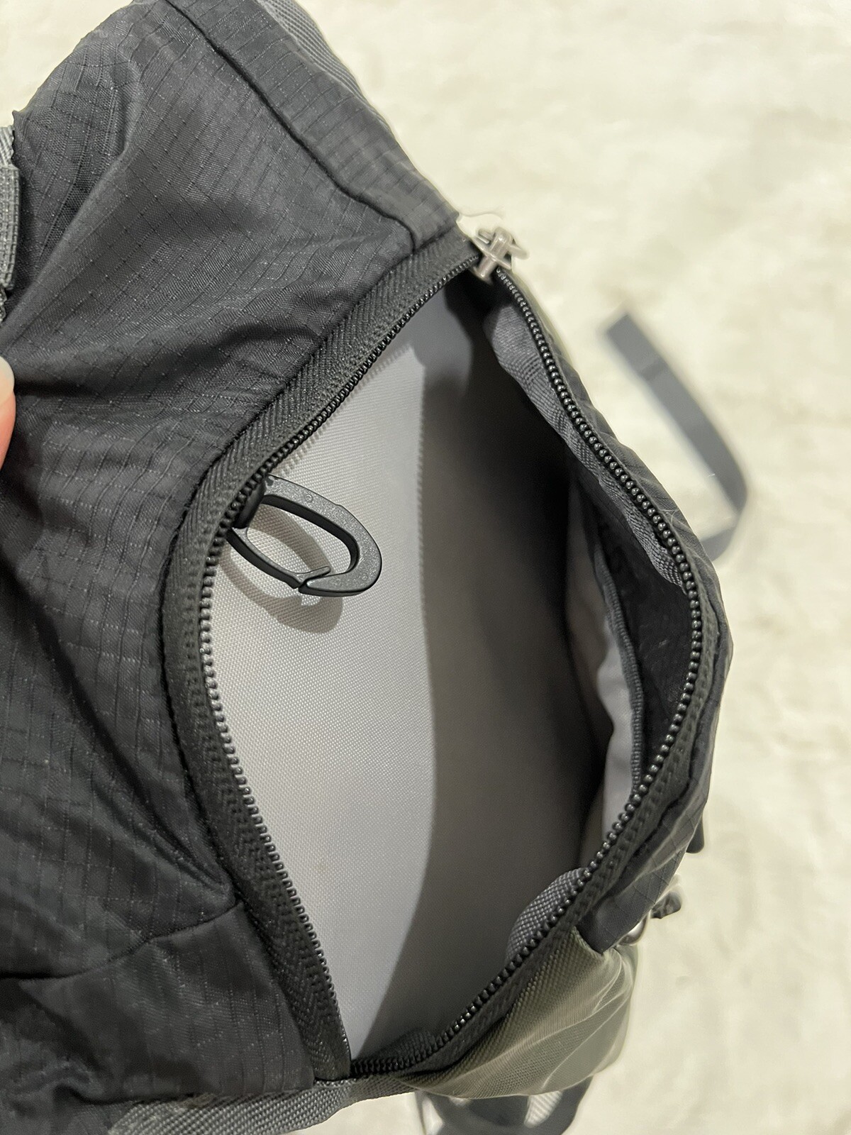 Unigear Hydration Pack Backpack 70oz 2L Water Bladder for Running