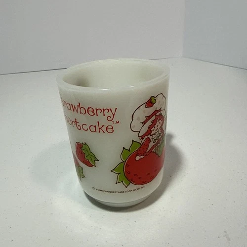 VTG Strawberry Shortcake Milk Glass Mug American Greeting 1980 Anchor Hocking