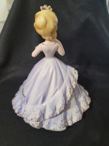 Vintage Josef The Engagement Romance Series 8” Figurine has ring - Picture 5 of 8